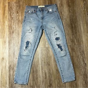 Gap Best Girlfriend Jeans Women’s Size  26 Mid Rise Distressed Straight 30x27